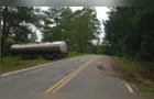 Caminhão sai da pista na PR-340, em Tibagi, e não deixa feridos