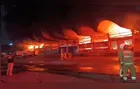 Incêndio de grande proporção destrói parte da Ceasa-RJ durante a madrugada