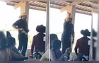 Padre leiloa cueca em evento de igreja para arrecadar fundos