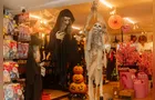 Ultrapack entra no clima do Halloween e presenteia clientes fantasiados
