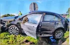 Carros colidem e saem da pista na PR-151 em Carambeí