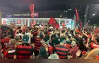 Flamenguistas lotam avenida para celebrar tetra da Libertadores