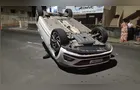 Confira imagens do capotamento registrado nesta noite na Rua Londrina