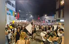 Torcida do Corinthians lota avenida para comemorar tetra da Copa do Brasil