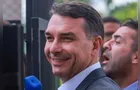 Flávio Bolsonaro comemora empate com Lula no 2º turno em nova pesquisa