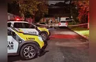 Homem é assassinado com oito tiros dentro de carro em Curitiba