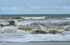 Após tornado, ondas gigantes ameaçam litoral do Paraná até domingo