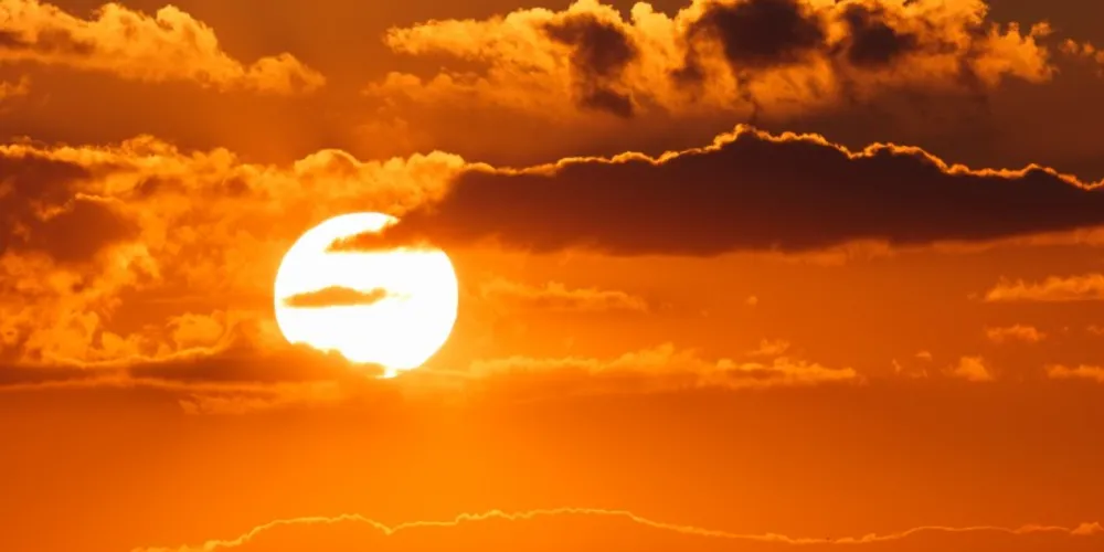 Forte calor combinado com a umidade elevada vai favorecer a ocorrência de pancadas de chuva típicas verão