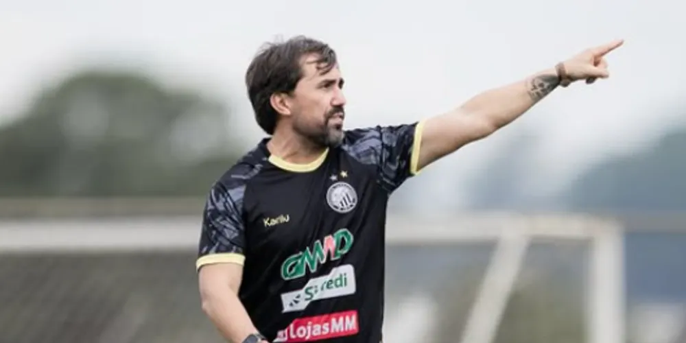 Luizinho Lopes se diz confiante para duelo contra o Coritiba