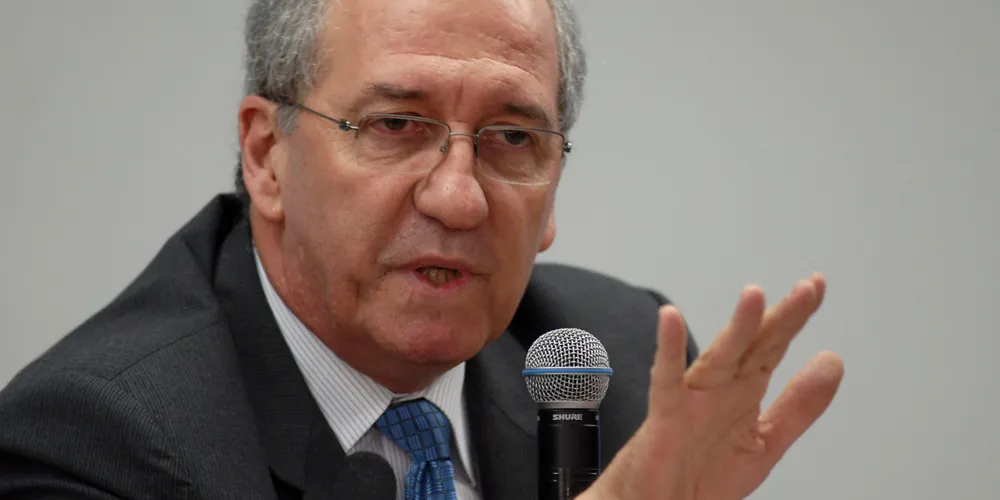 Ex-ministro de Comunicação Social, Franklin Martins, fazia conexão aérea com destino à Guatemala