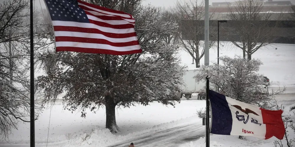 O gelo da tempestade também causou grandes apagões em todo o sul dos EUA