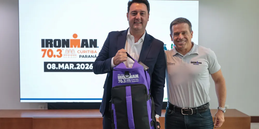O governador Carlos Massa Ratinho Junior recebeu nesta segunda-feira (2), no Palácio Iguaçu, representantes do Ironman Brasil 70.3