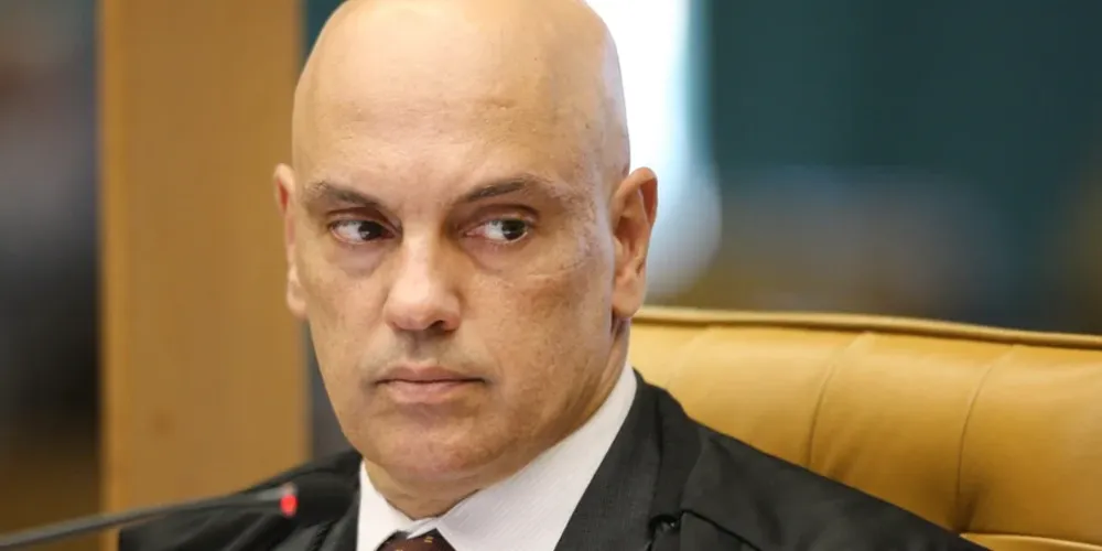 Moraes fixou dias e horários para que a família de Bolsonaro realizasse as visitas