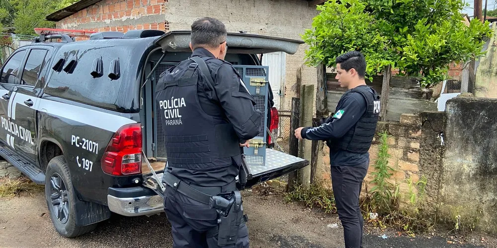 Agentes da Polícia Civil foram até a resideência do suspeito