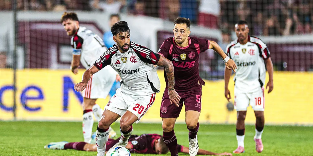 Lucas Paquetá, meia do Flamengo e Felipe Peña, volante do Lanús