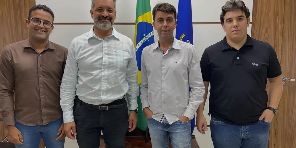 Moisés Faria esteve reunido com Alex Sandro e seu assessores