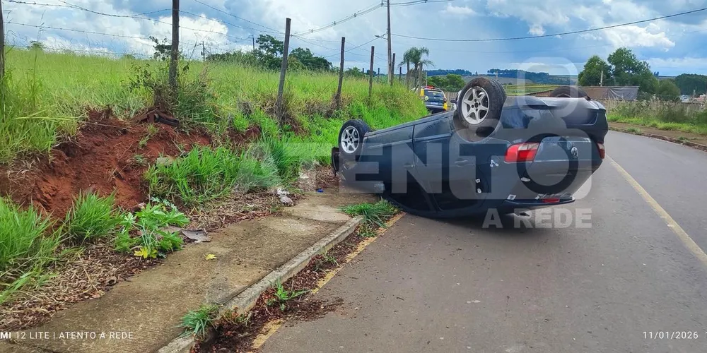 O acidente envolveu um veículo ocupado por duas mulheres