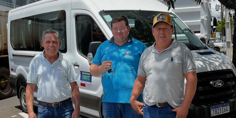 A solenidade de entrega foi realizada nessa quinta-feira (15), com a presença do prefeito Ary Mattos