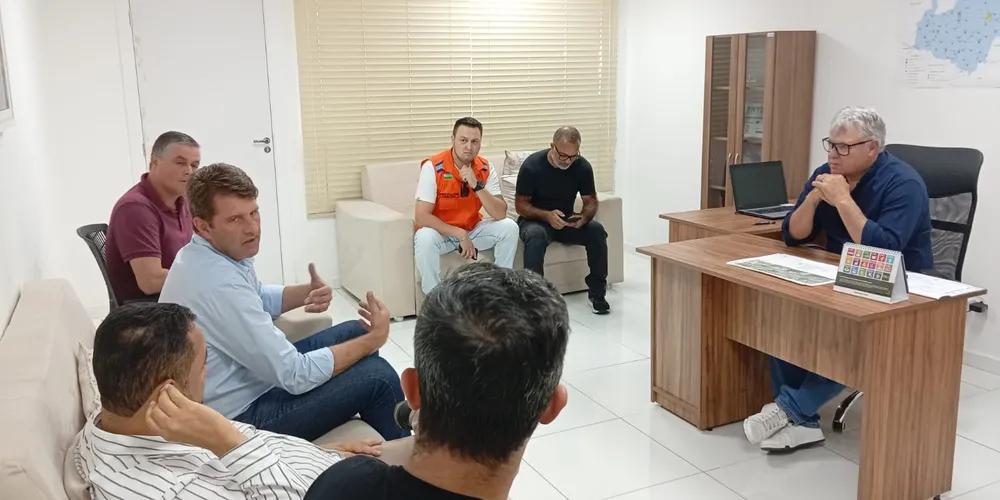 Na manhã desta terça-feira (27), o prefeito Altamir Sanson recebeu a visita do gerente administrativo e do gerente de contratos da Castilho Engenharia e Empreendimentos S.A