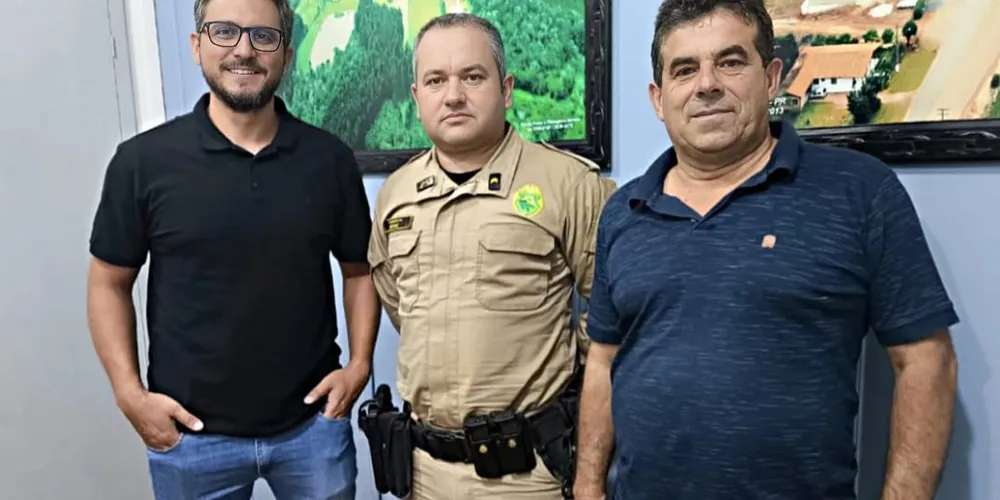 Douglas Modesto, sargento Ferraz e Miguel Costa estiveram reunidos