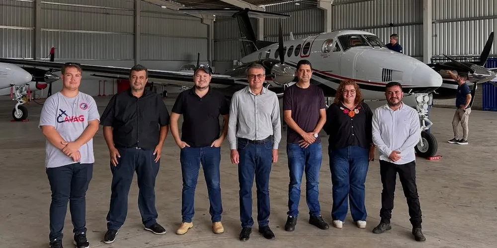Irani Barros e demais representantes da Administração Municipal estiveram no Aeroclube nessa segunda-feira (09)