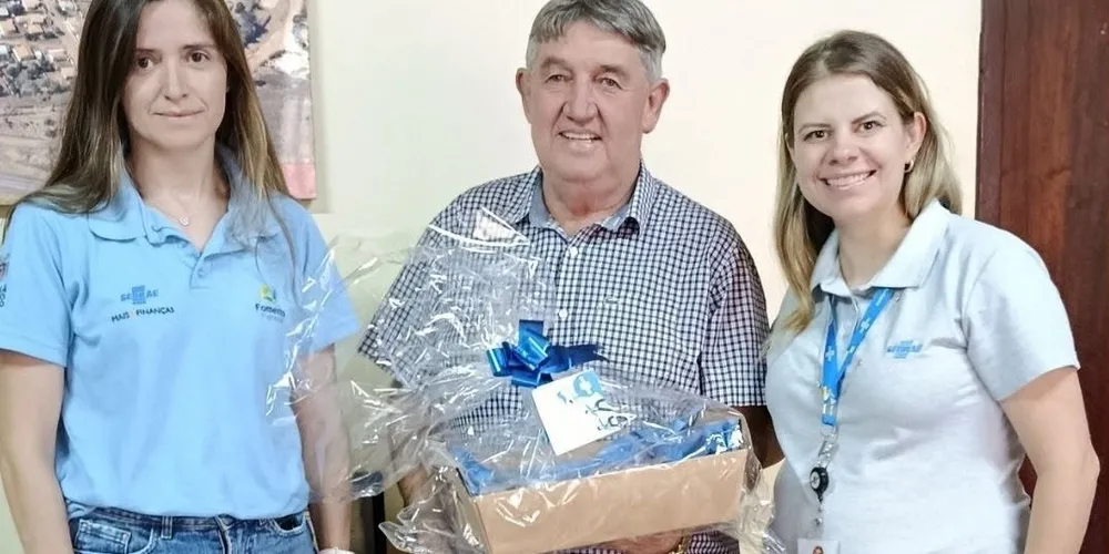 Stefanny Duzeiko de Almeida, Zélio Bittencourt e Silmara Mainardes estiveram reunidos