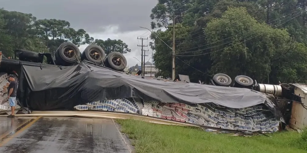 O acidente ocorreu por volta das 15h30, na região do parque industrial