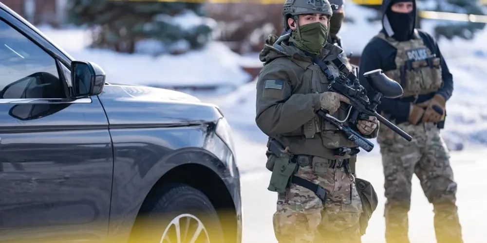 O caso ocorreu um dia depois um agente do ICE ter atirado e matado Renee Nicole Good, de 37 anos