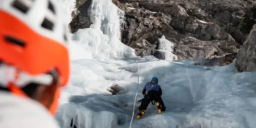 Os acidentes ocorreram em meio a um risco “forte” de avalanche, nível 4 em uma escala de 5