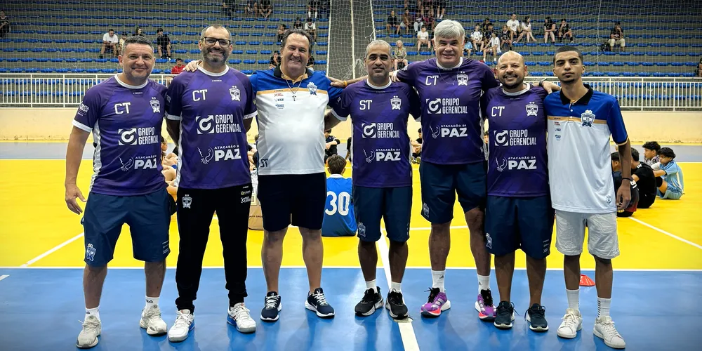 Técnico Wagner Kbça (foto/centro) foi recepcionado pela comissão técnica remanescente de 2025