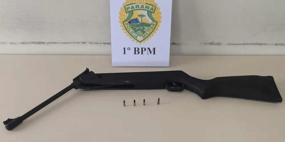 A equipe policial apreendeu a arma e munições, e encaminhou os envolvidos à 13ª SDP