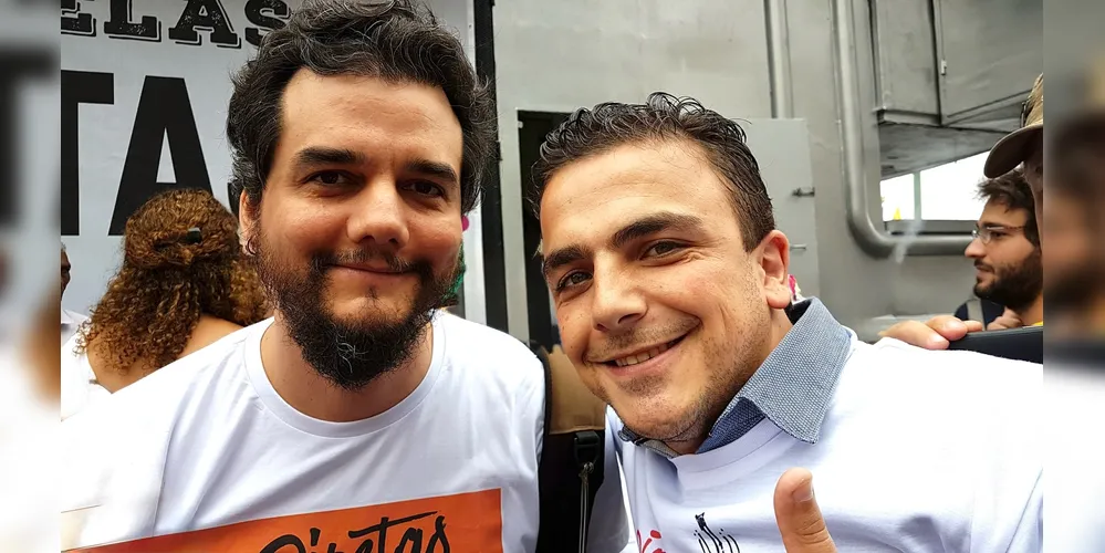Aliel Machado e Wagner Moura em registro pessoal compartilhado nas redes sociais