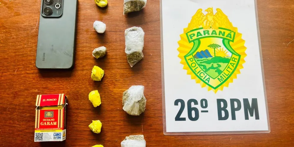 Foram apreendidos 82 gramas de maconha apreendidas e um aparelho celular