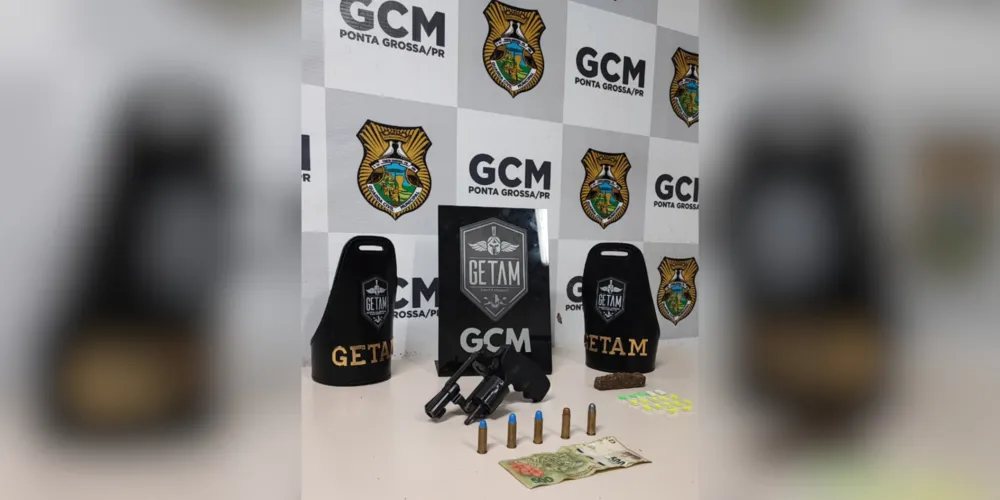 Arma e munições apreendidas