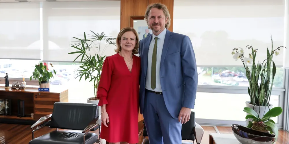 A ministra Gleisi Hoffmann e o deputado Zeca Dirceu (PT)