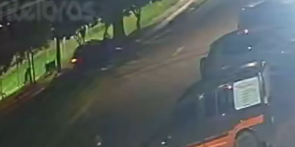 Câmera de segurança registrou o momento da ação