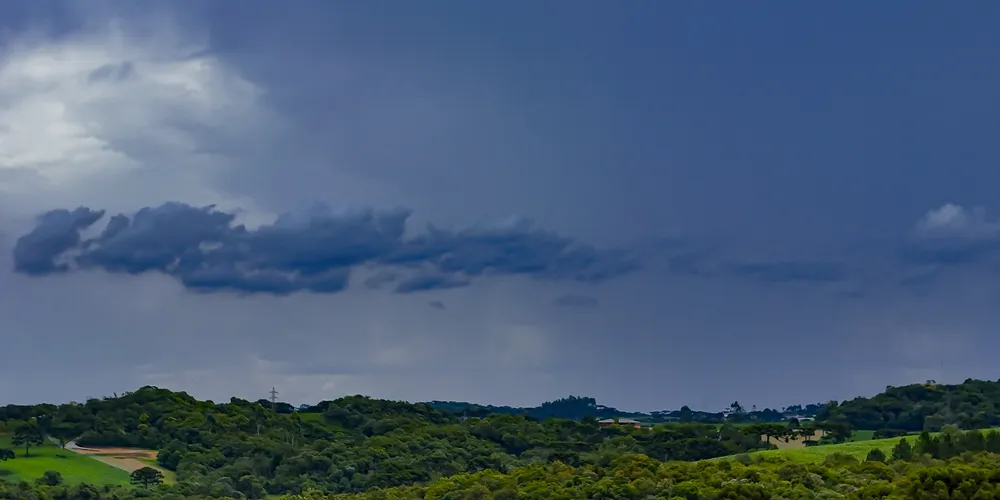 Aviso meteorológico: sexta-feira com recordes de calor e sábado de tempestades no Paraná