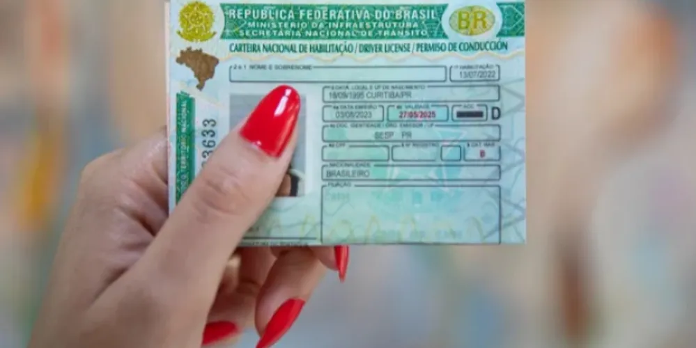 O benefício inclui todas as taxas do Detran, exames médicos e psicotécnicos, além de aulas teóricas e práticas