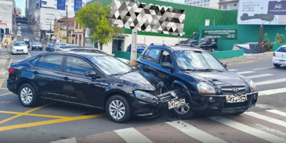 Ninguém ficou ferido no acidente, foram registrados apenas danos materiais