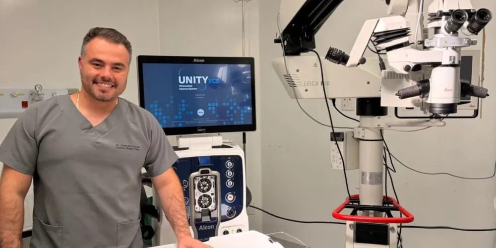 Serviço adquiriu um dos equipamentos mais modernos do mundo para cirurgias de retina e catarata — o UNITY VCS/CS da Alcon