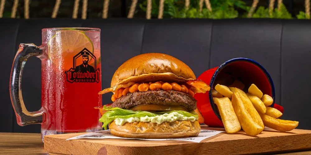 Sanduíches com hambúrgueres artesanais são grande diferencial do Comodoro