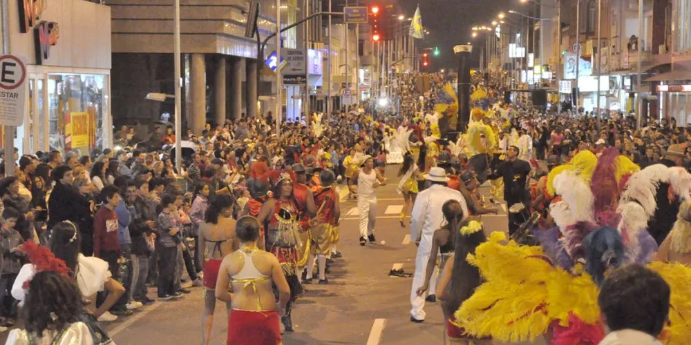 O carnaval ponta-grossense busca valorizar a cultura popular, incentivar a participação comunitária