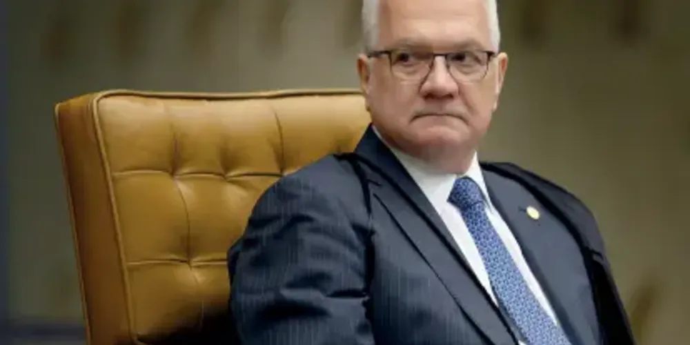 Decisão foi formalizada neste sábado (21)