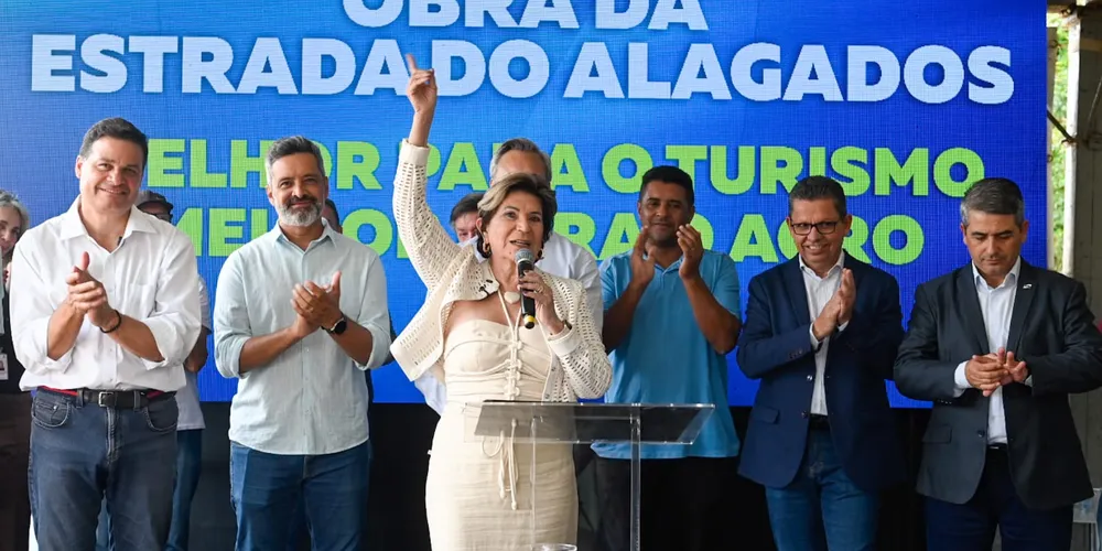 Elizabeth Schmidt assinou a Ordem de Serviço para a retomada das obras