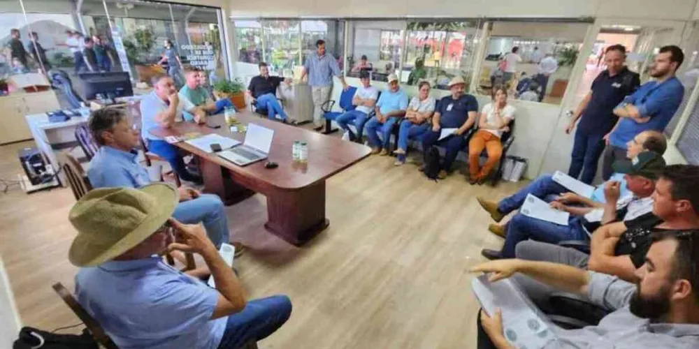 Em 2025, o Paraná instituiu lei que proibe que indústrias e laticínios usem leite em pó e derivados importados