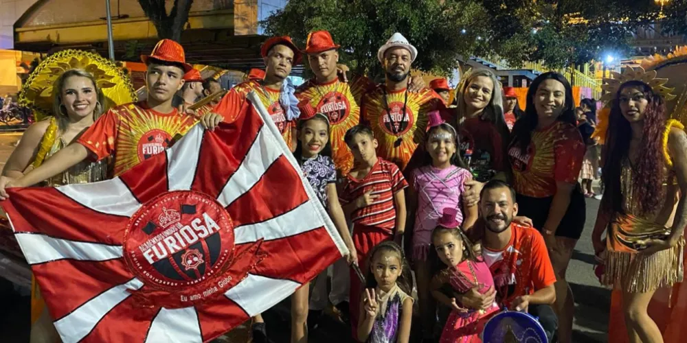 A Escola, oriunda da Globo de Cristal, participa pelo segundo ano consecutivo dos desfiles de carnaval da cidade de Ponta Grossa