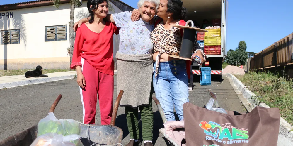 Programa troca recicláveis por alimentos da agricultura familiar e amplia impacto social e ambiental no município