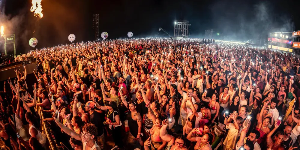 Com um recorde estimado em 338 mil pessoas que acompanharam o DJ Alok, em Matinhos, o público teve uma experiência com sensação de proteção