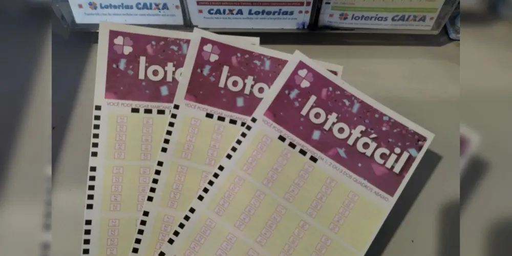 O prêmio principal é pago aos jogadores que acertarem as 15 dezenas sorteadas