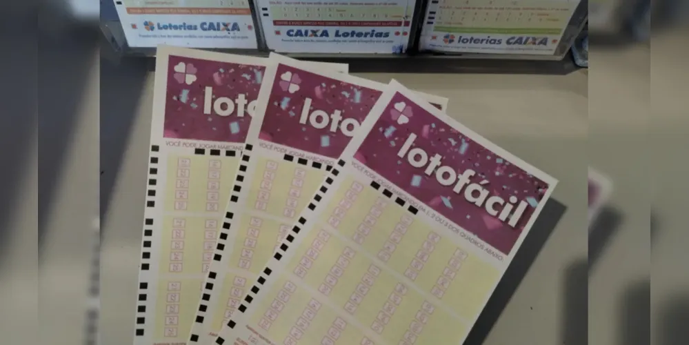 O prêmio principal é pago aos jogadores que acertarem as 15 dezenas sorteadas